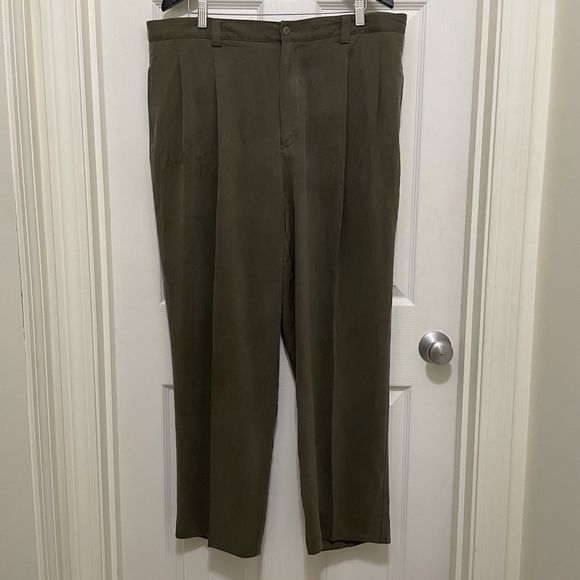 Tommy Bahama Men's 100% Silk Pants‎ Relaxed Fit Pleated Olive Green Size 40X29 - Picture 1 of 8
